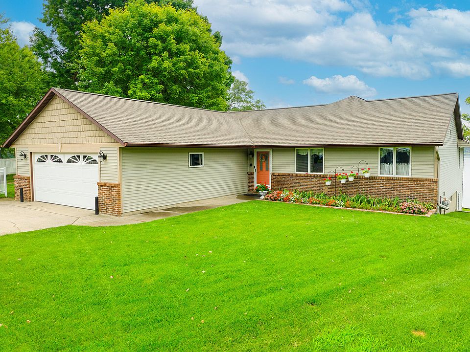 1st image of 444 Whispering Oaks Dr