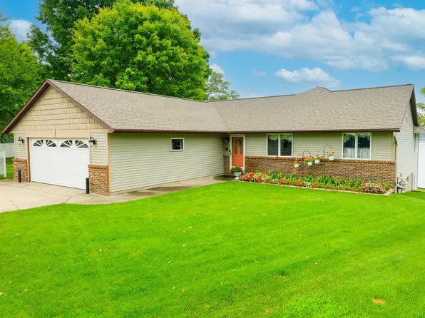 444 Whispering Oaks Dr, Muskegon, MI 49442