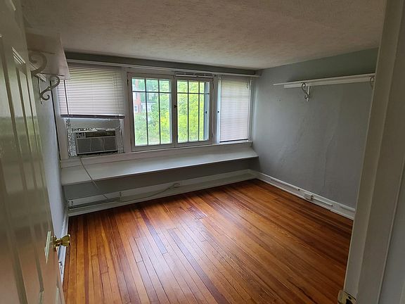 5th image of 2917 Erie Ave #4