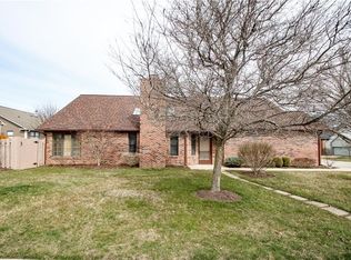 12 Chestnut Ct, Zionsville, IN 46077