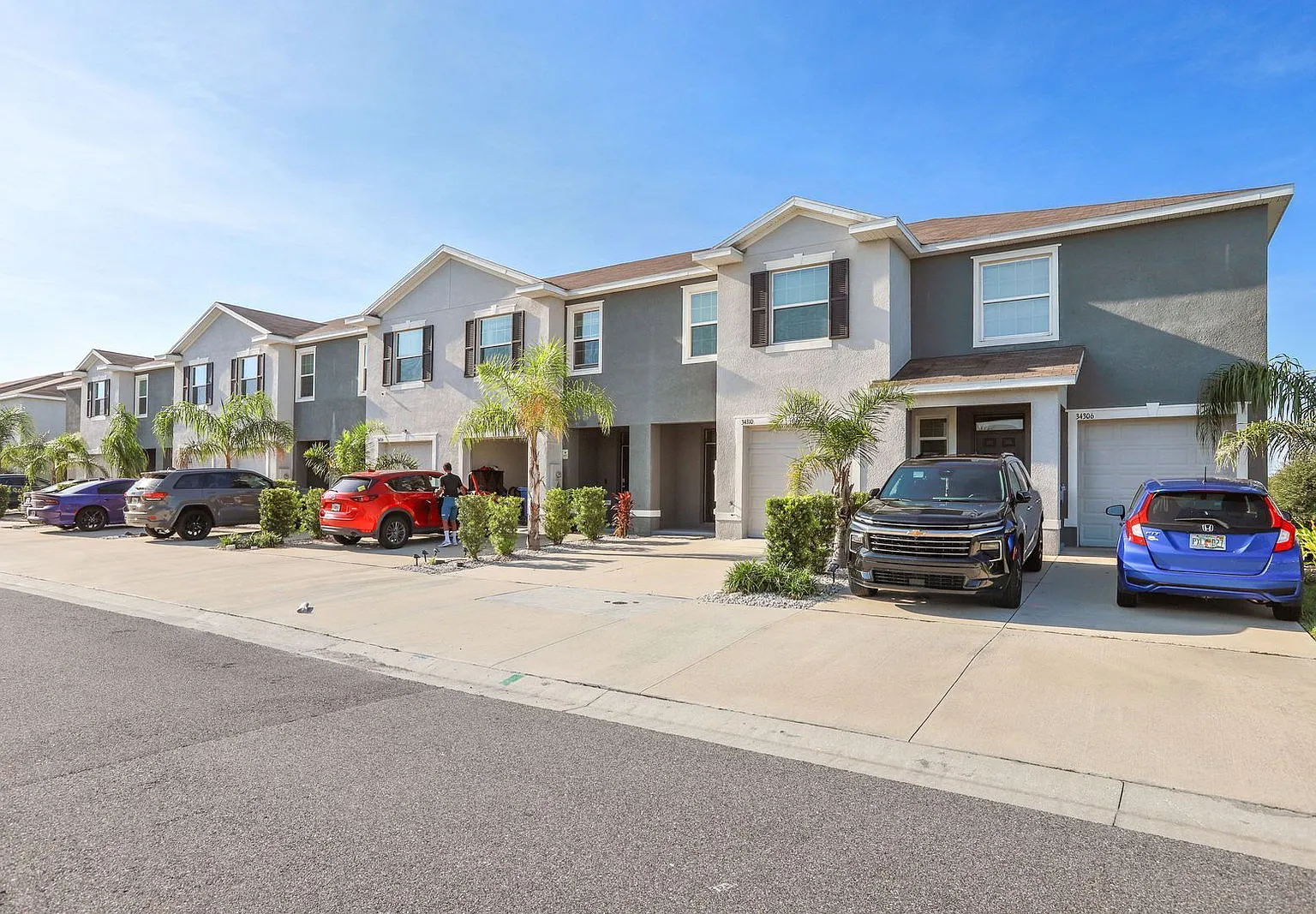 3 bed, 2.5 bath, 1673 sqft, $2,000 — Photo 2