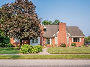 400 N John St, Teutopolis, IL 62467