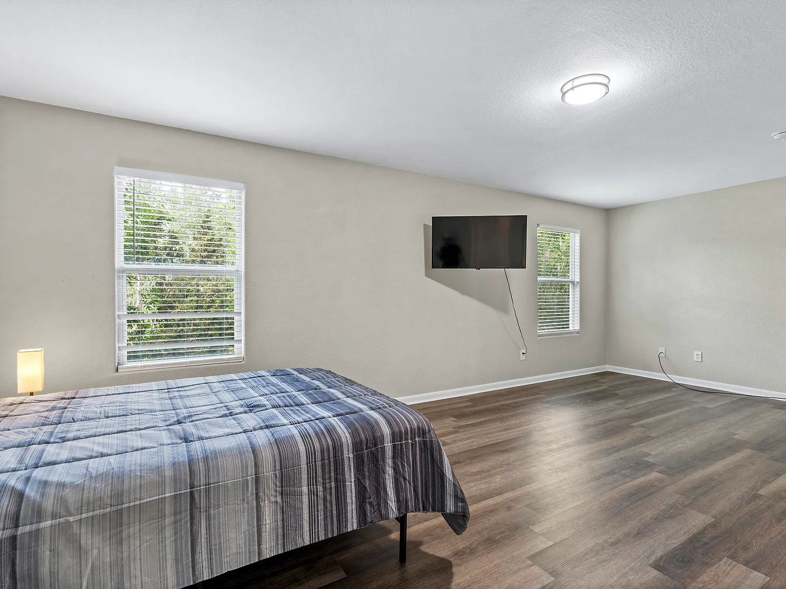 4 bed, 3.5 bath, 2645 sqft, $1,066 — Photo 2
