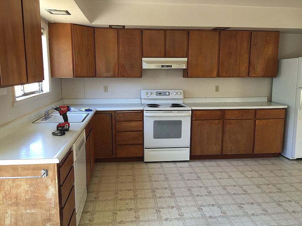 2nd image of 131 E St SW