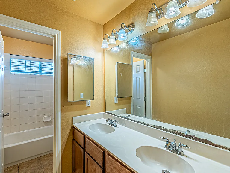 6801 Amesbury Ln — Photo 31