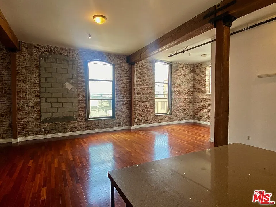 1 bed, 1.0 bath, 1020 sqft, $2,953 — Photo 2