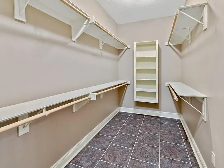 2750 Ithaca Dr — Photo 10