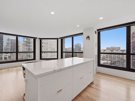 5th image of 1030 N State St APT 5L