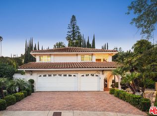 16230 Meadowcrest Rd, Sherman Oaks, CA 91403