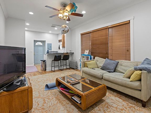 4th image of 442 W Arlington Pl APT 1