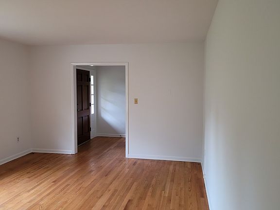 5th image of 37 Chase St