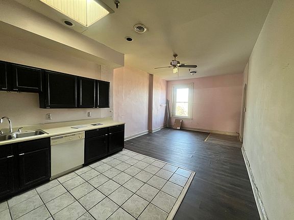 3rd image of 300 N Monroe St APT 4