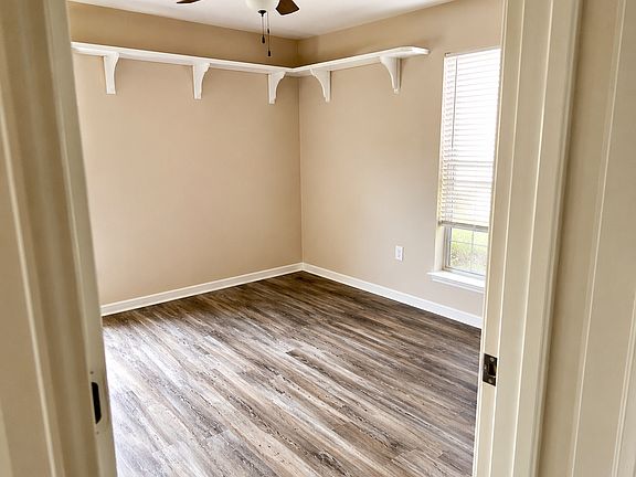 2nd image of 735 W Ridge Dr