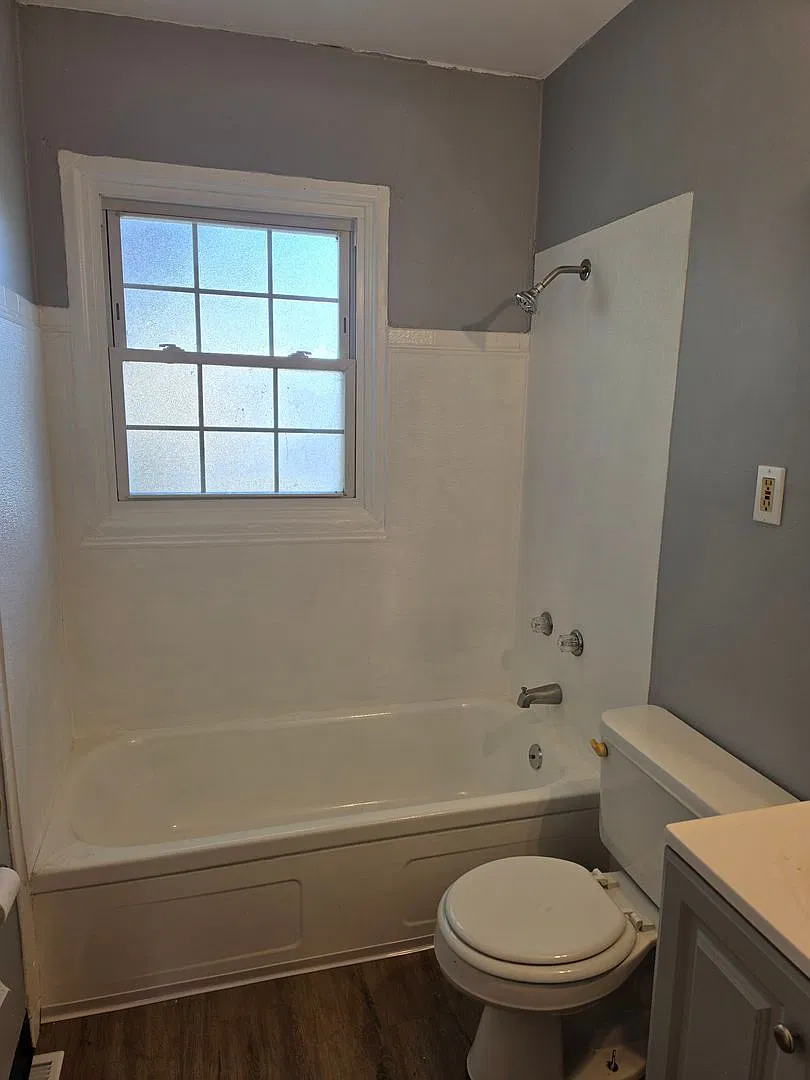 8 W Adams — Photo 2