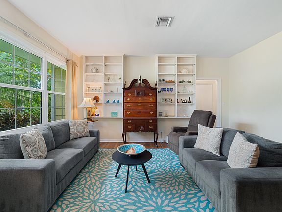 4th image of 1102 SEASPRAY Avenue