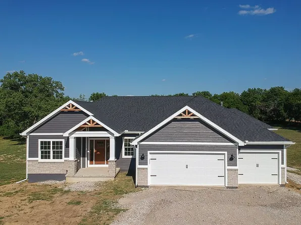 22940 Necole Rd, Holton, KS 66436