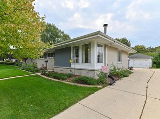 6125 Middleton Ct S, Greendale, WI 53129