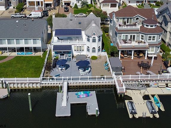 5th image of 11 Grenada Ln
