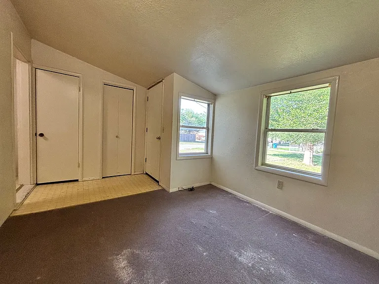703 N Blvd — Photo 12