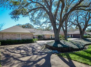1754 Country Club Blvd, Sugar Land, TX 77478