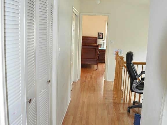 3rd image of 19 Wordsworth Ct