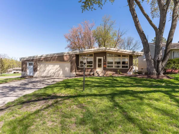 207 E Douglas Ave, Fergus Falls, MN 56537