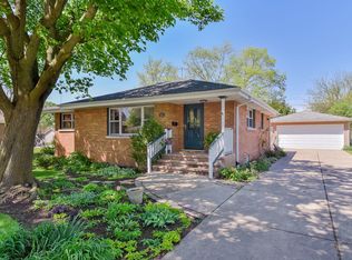 827 Parkside Dr, Wheaton, IL 60187