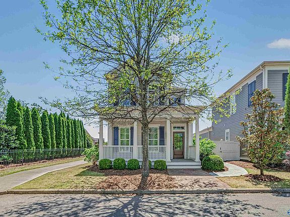 3rd image of 8 College Hill Cir NW