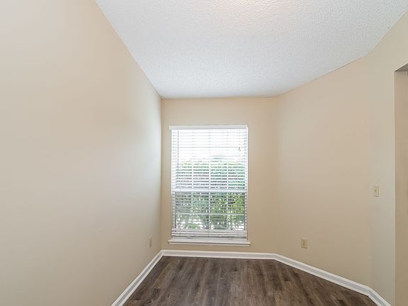 4th image of 12963 Silver Springs Dr N