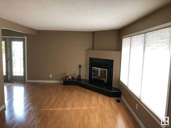 4th image of 23 Lawrence Cres
