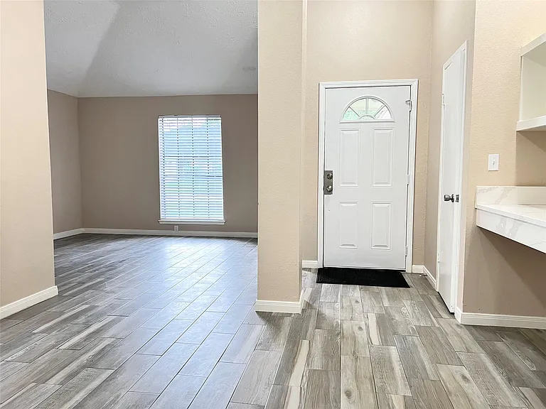 21414 Park Run Dr — Photo 5