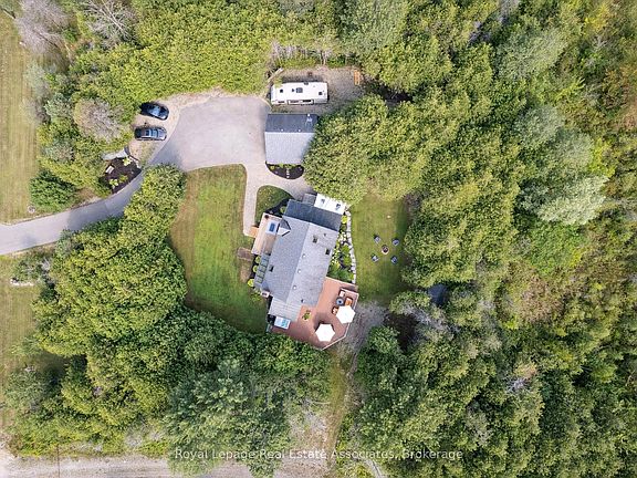 3rd image of 23 Brock Rd N