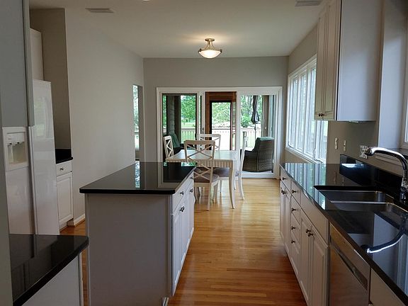 2nd image of 4712 Sawgrass Dr E