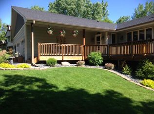 1367 Berry Ridge Rd, Eagan, MN 55123