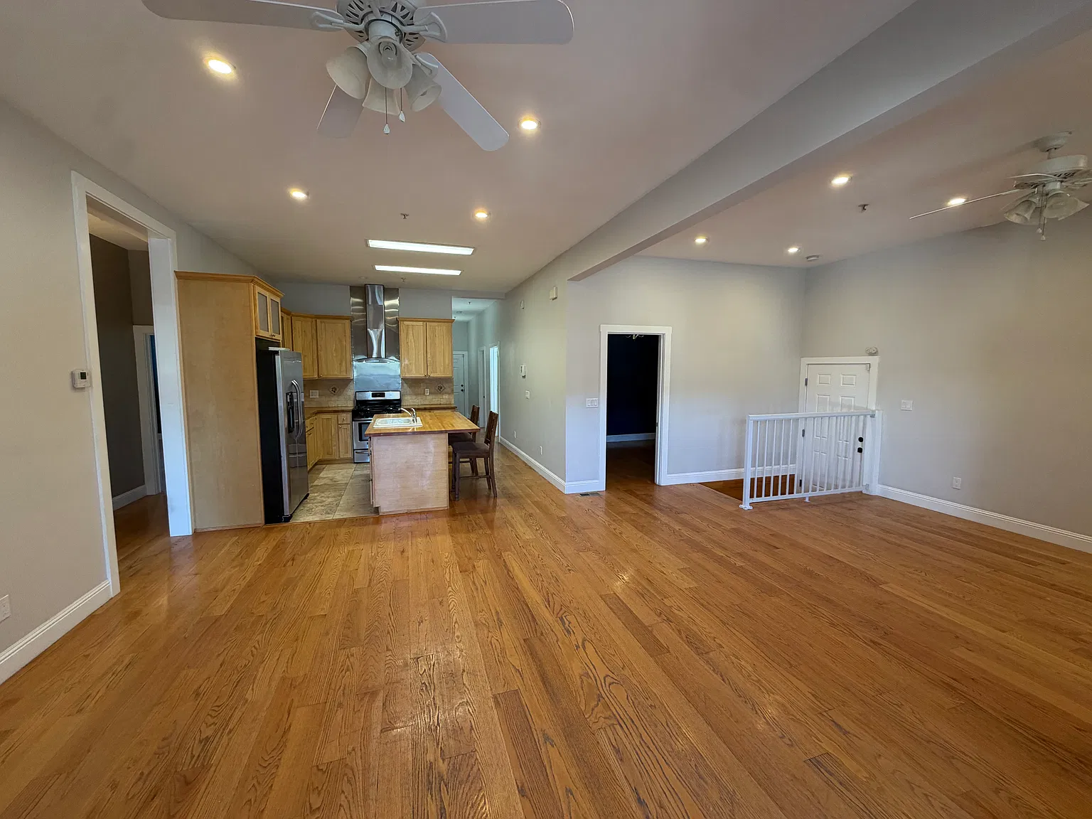 4 bed, 2000 sqft, $4,100 — Photo 3