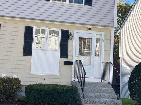 31 Station Dr, Dover, NH 03820