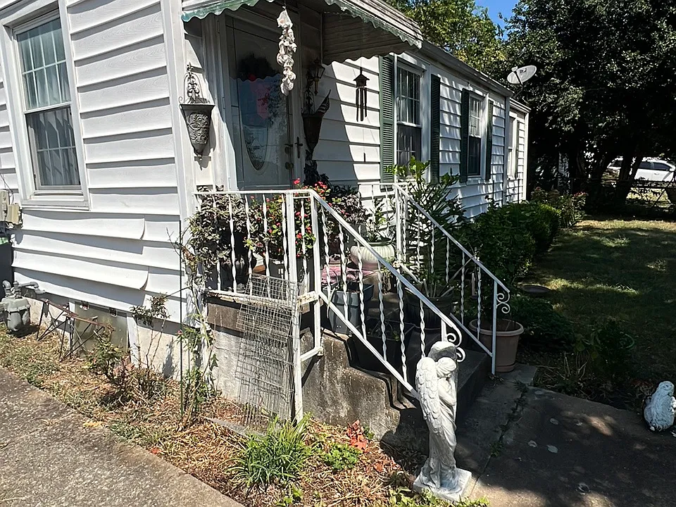 3001 Louise Dr