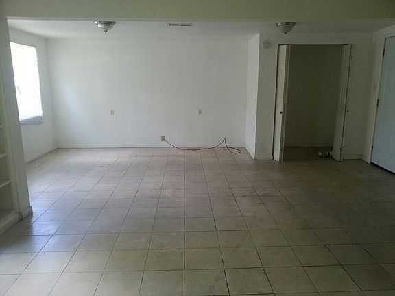 4th image of 2420 6th Ave