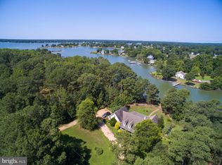 4324 Bluff Point Rd, Kilmarnock, VA 22482