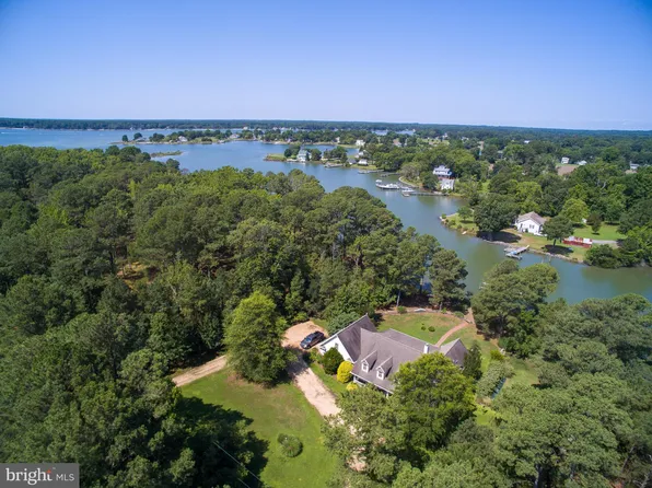 4324 Bluff Point Rd, Kilmarnock, VA 22482