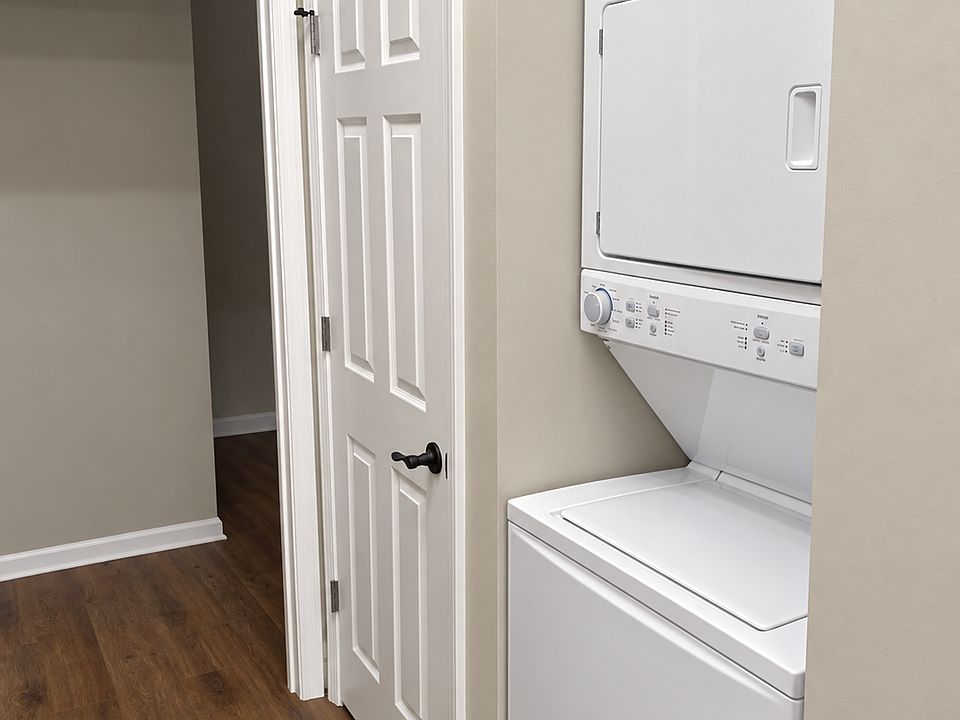1st image of 407 E Washington St #2