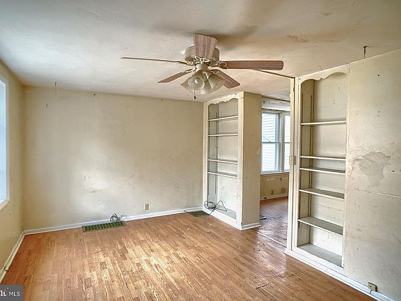 4th image of 235 E Water St