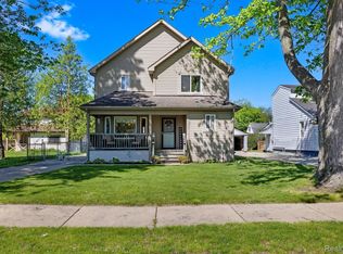 8887 Deering St, Livonia, MI 48150