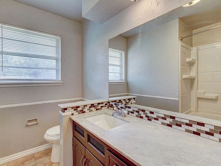 1401 Hampton Dr — Photo 32