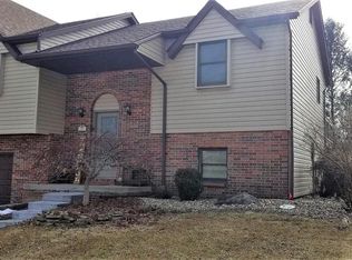 424 Blue Bird Ln, Troy, IL
