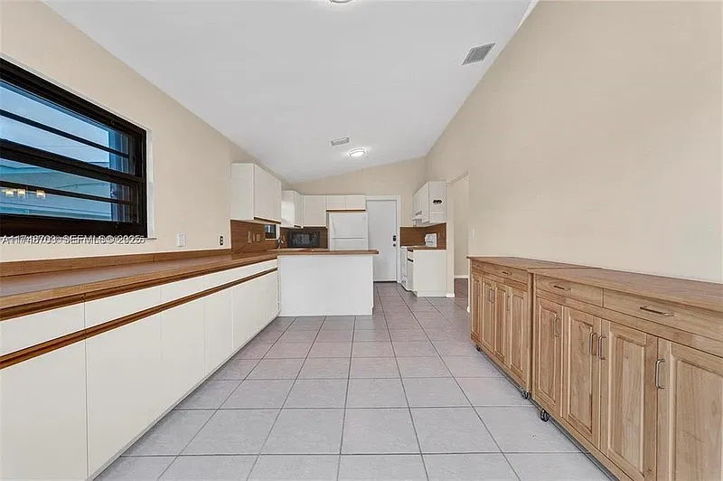 1406 NW 8TH St, Dania Beach, Florida 33004 — Photo 2