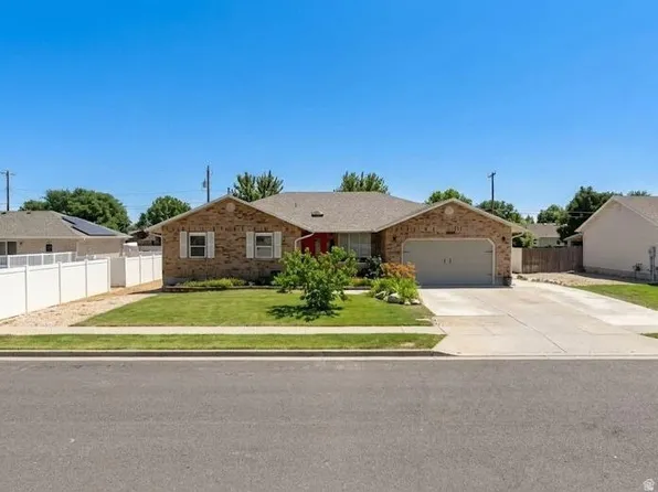 9495 S Loch Awe Dr, South Jordan, UT 84009