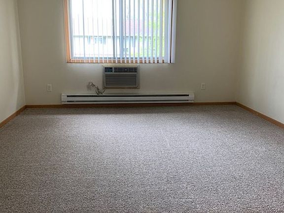 3rd image of 920 Gould St APT 4