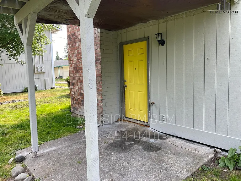 717 Myrtine St — Photo 14