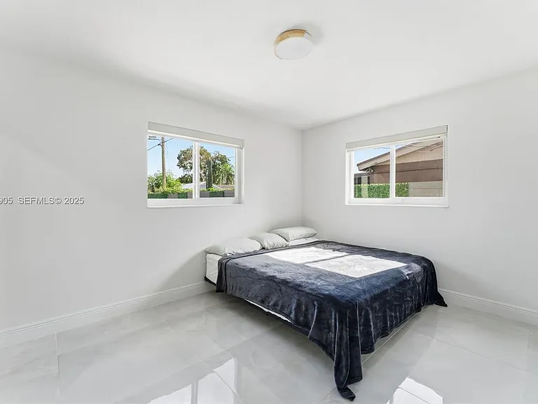 251 N 71st Ave — Photo 17
